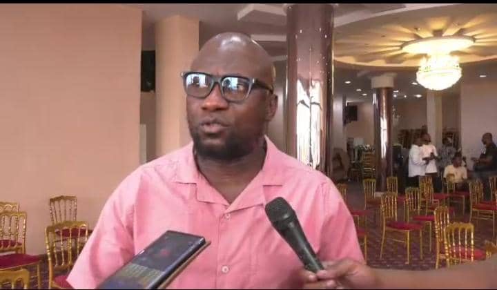 RDC : Trésor Muamba remet, au nom d’Augustin Kabuya, une aide scolaire aux communicateurs de l’UDPS
