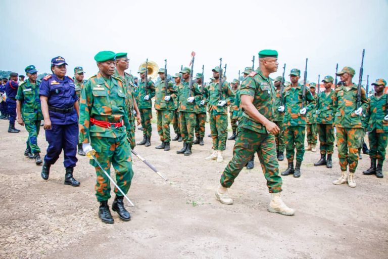Bandundu-Ville : Le Général-Major Shiko Tshitambwe participe à la réunion provinciale de sécurité