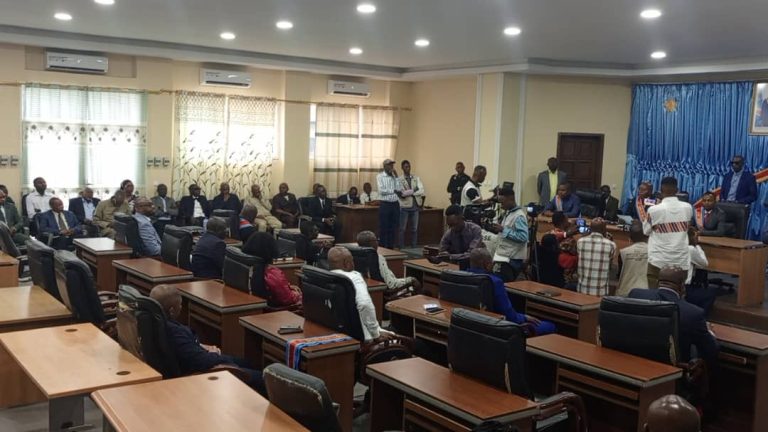 Kasaï-Central : Le président du bureau d’âge appelle les députés à l’unité lors de l’ouverture de la session de septembre