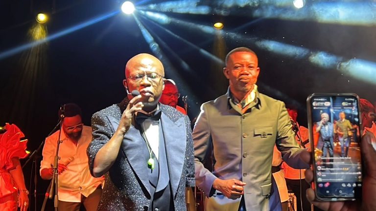 Paris : Patrice Ngoy Musoko galvanise le public lors d’une grande soirée gospel