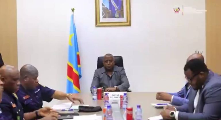 Kinshasa : Jacquemin Shabani ordonne le renforcement des unités mixtes PCR-FARDC pour fluidifier la circulation
