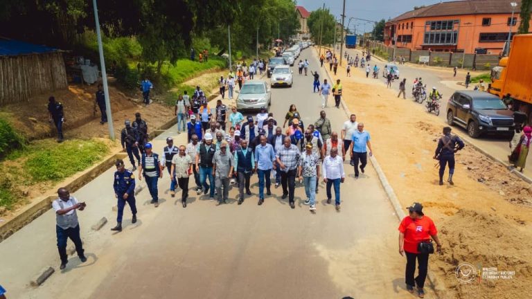 Kisangani : Le ministre John Banza en tournée d’inspection sur plusieurs sites en pleine réhabilitation