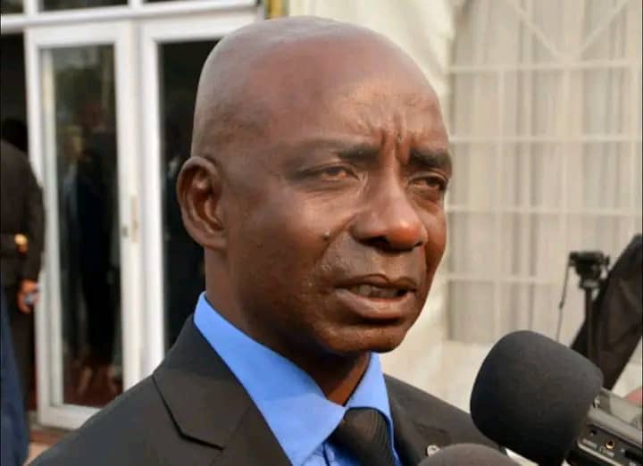 « Quand ce peuple nous regarde, il pense qu&rsquo;on a en face de lui des inconscients », lance Justin Bitakwira à ses collègues députés
