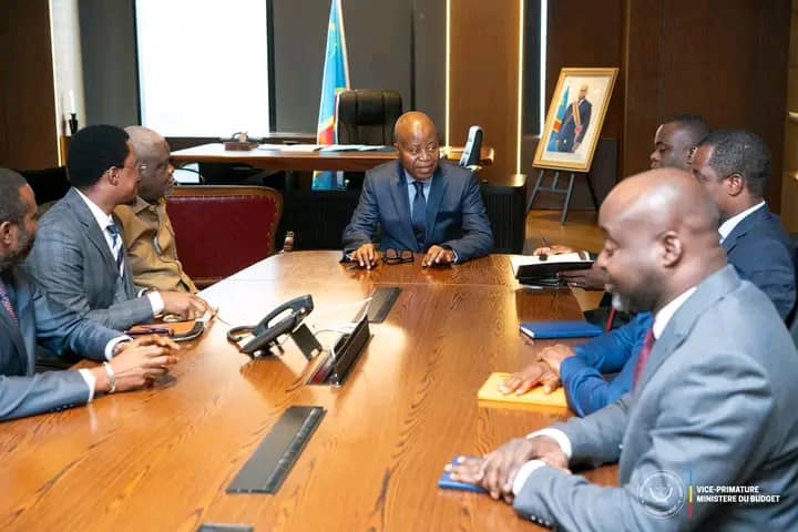 Kinshasa : Muzito assure les députés provinciaux du financement des priorités locales dans le Budget 2026