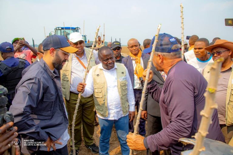 Kwilu : le ministre Muhindo Nzangi appelle à investir dans l’agriculture pour l’autosuffisance alimentaire
