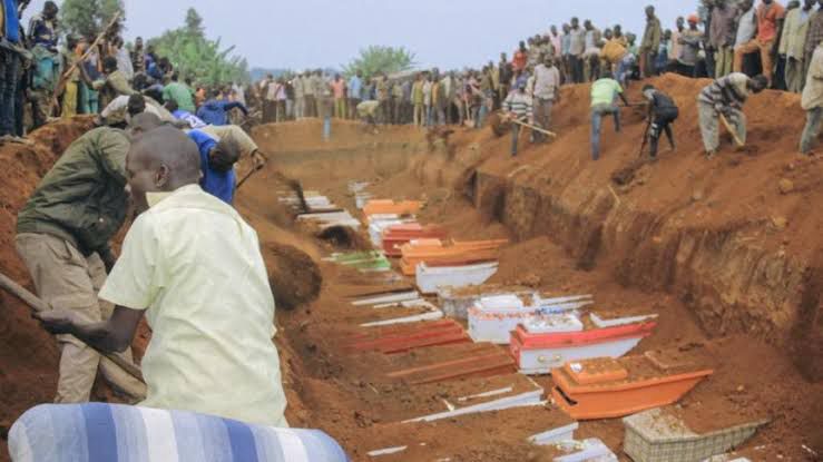 Nord-Kivu : 64 victimes des massacres de l’ADF inhumées, l’efficacité de l’opération SHUJAA contestée