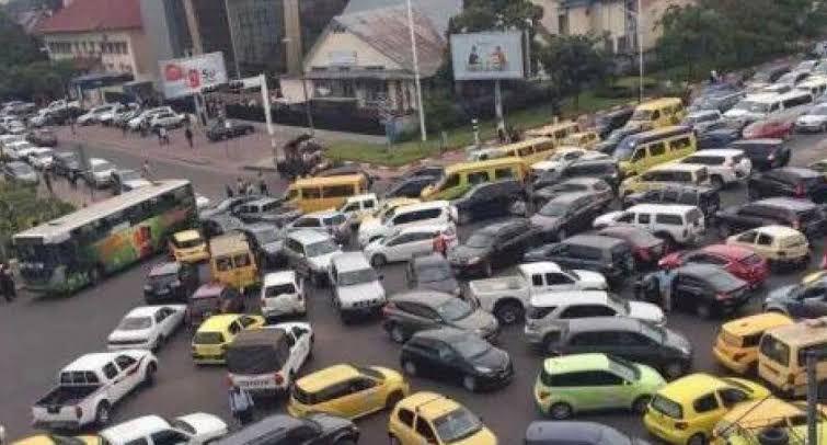 Kinshasa : Les responsables des écoles sensibilisés sur les stationnements anarchiques