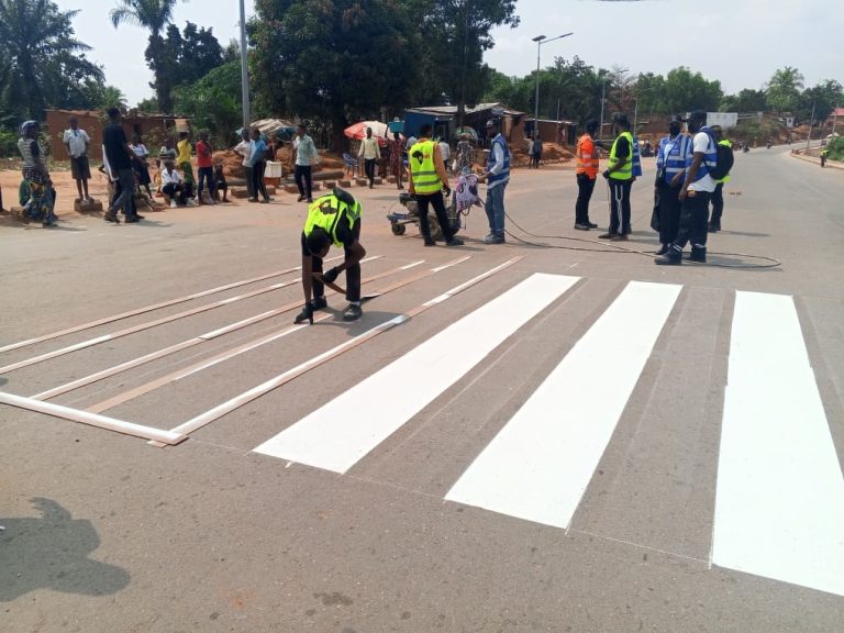 Mbuji-Mayi : la CNPR lance la deuxième phase de marquage au sol sur l’avenue Congo