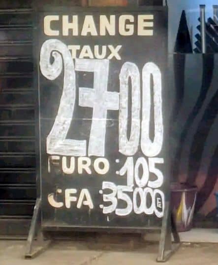Kinshasa : l’appréciation du franc congolais suscite méfiance et accusations d’escroquerie à N’djili