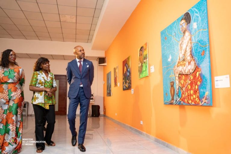 Kinshasa : Patrick Muyaya salue l’exposition « Résilience » au Centre Wallonie-Bruxelles