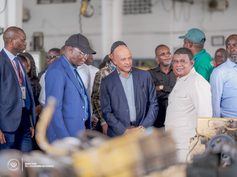 Kongo-Central : Daniel Mukoko Samba visite les installations de la SOCIR à Banana