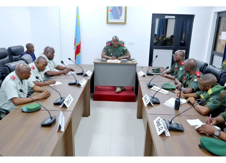 Sécurité au Kwilu et au Kwango : Le Général-Major Shiko Tshintambwe fait le point sur les tensions