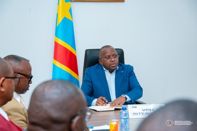 Kongo Central : Jacquemain Shabani intervient en sapeur pompier face à la crise au sein de l’Assemblée provinciale
