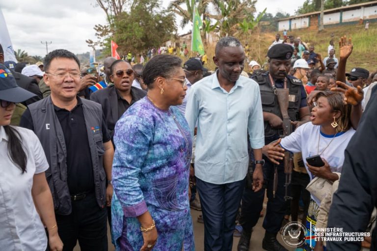 Kongo-Central : Judith Suminwa inspecte la RN12 et rend hommage à Joseph Kasa-Vubu