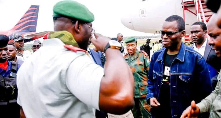 Kasaï Oriental : Le ministre Eliezer Ntambwe entame une mission d’évaluation à Mbujimayi