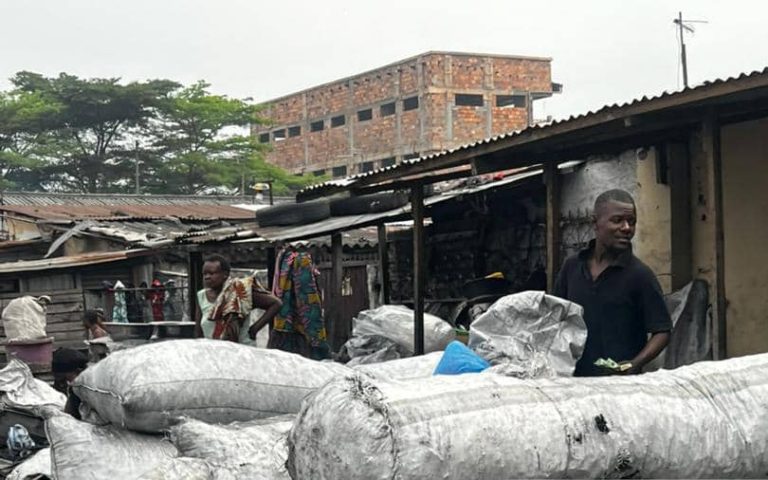 Kinshasa : Le sac de charbon de bois passe de 95.000 à 85.000 FC en une semaine