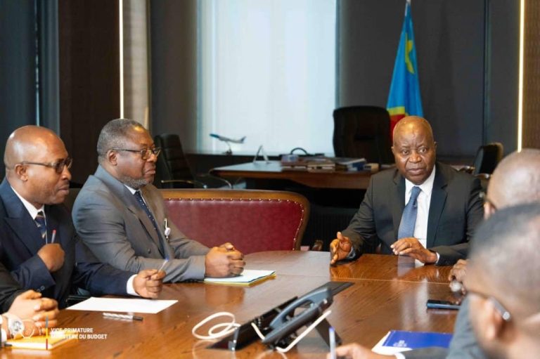 RDC : Muzito à l’écoute du SYNAMED pour apaiser les tensions dans le secteur de la santé