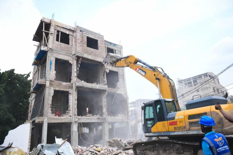Kinshasa/Gombe : le gouvernement annonce la démolition des constructions anarchiques sur l’avenue Tabu-Ley
