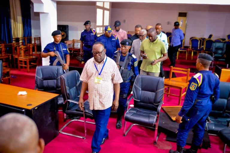 Kongo Central : Le bureau d’âge évalue les dégâts après les incidents survenus à l’Assemblée provinciale