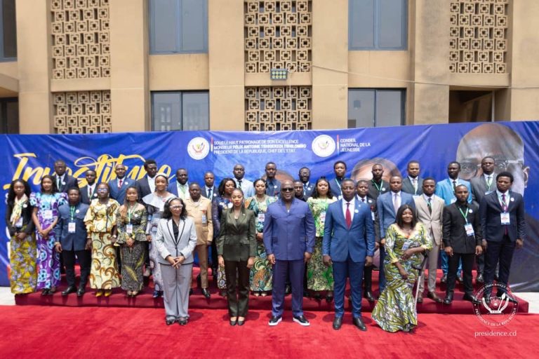 RDC : Félix Tshisekedi investit la nouvelle équipe du Conseil national de la jeunesse à Kinshasa