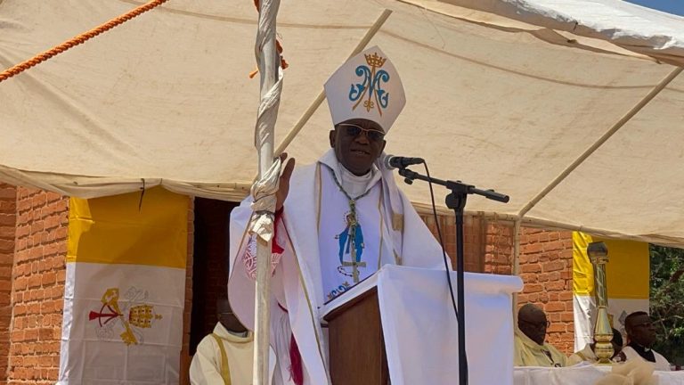 Kolwezi : Mgr Richard Kazadi Kamba promulgue la loi synodale lors du pèlerinage marial diocésain à Kanzenze