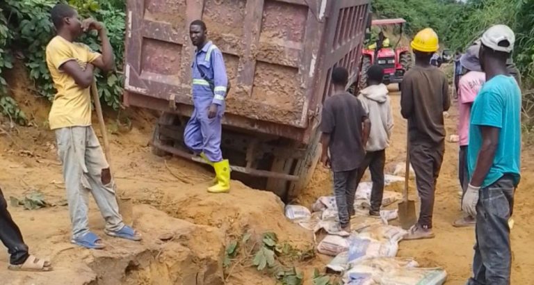 Kongo Central : la route d’accès à l’Université Kongo dans un état de dégradation alarmant
