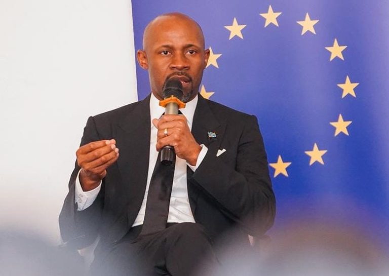 RDC : Patrick Muyaya plaide pour l’éducation aux médias comme rempart contre la désinformation