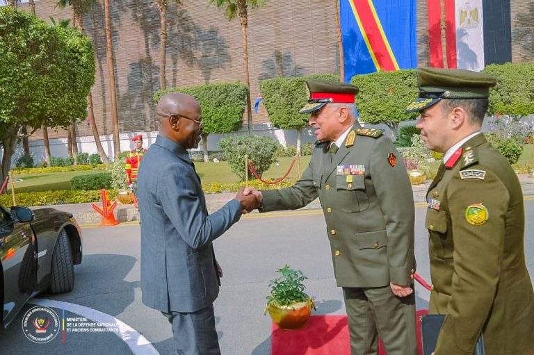 Le Ministre congolais de la Défense en mission au Caire pour consolider la coopération militaire