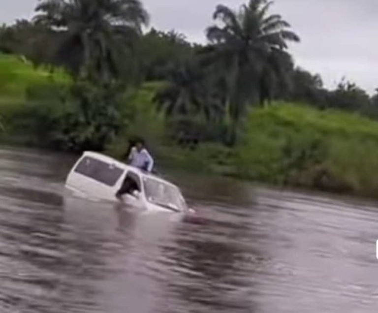 RDC : 3 morts, 5 disparus et 5 rescapés dans le naufrage d’un mini-bus à la traversée du bac sur la rivière Kalelu