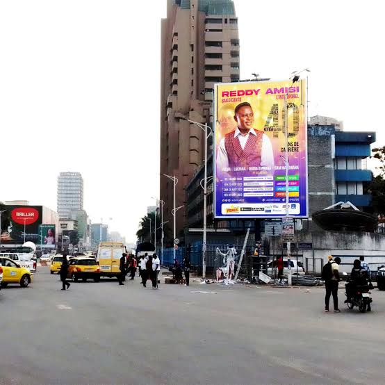 Affichage urbain : Suspension confirmée de l’installation de nouveaux panneaux publicitaires à Kinshasa
