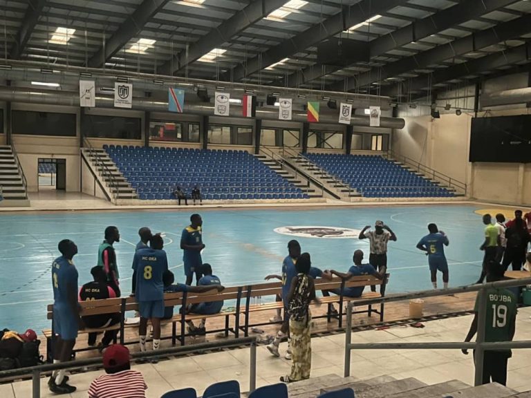 Kinshasa-Est : Le match Oka–Arc-en-Ciel interrompu pour panne d’éclairage au gymnase des Martyrs
