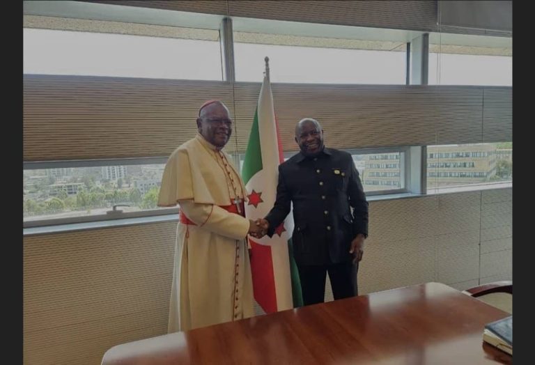 Grands Lacs : Évariste Ndayishimiye reçoit le cardinal Ambongo pour discuter de la paix régionale