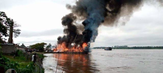 Tshopo : Une baleinière chargée de marchandises ravagée par un incendie au port IAT de Kisangani