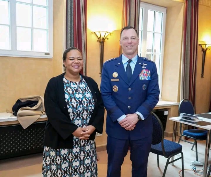 RDC–États-Unis : Thérèse Kayikwamba rencontre un haut officier de l’US Africa Command à Munich pour un partenariat sécuritaire