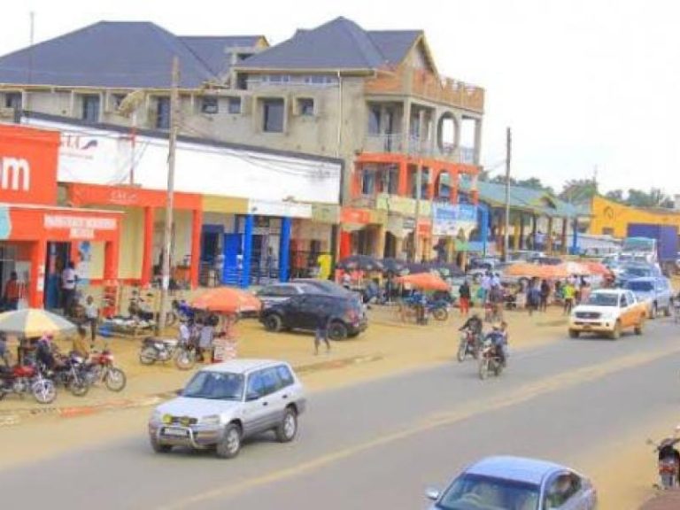 Ituri : le gouverneur Johnny Luboya lance des consultations populaires à Bunia pour évaluer les recommandations parlementaires
