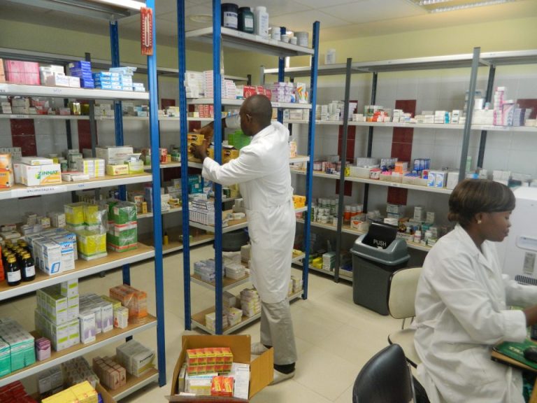 Kinshasa : plus de 70 % des décès seraient liés aux faux médicaments, alerte le ministre provincial de la Santé