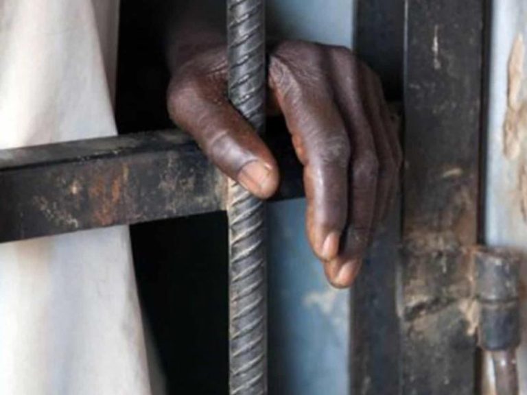 Nord-Kivu : Un homme meurt dans un cachot attribué aux Wazalendo à Musimba, la thèse de la torture contestée