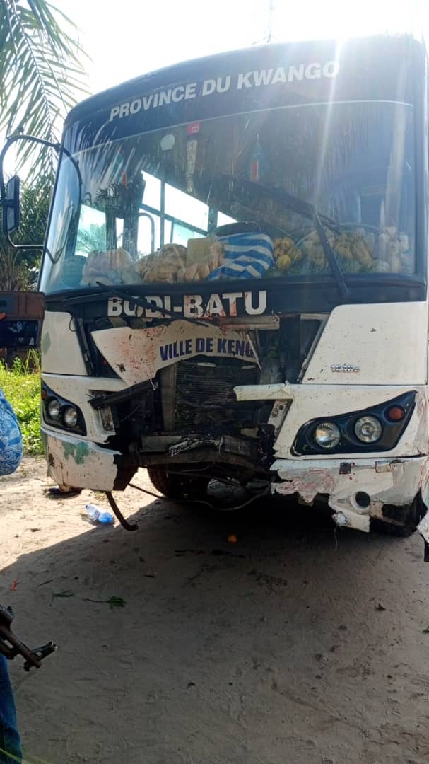 RN1 au Kwango : Un accident entre un bus et une moto fait trois victimes