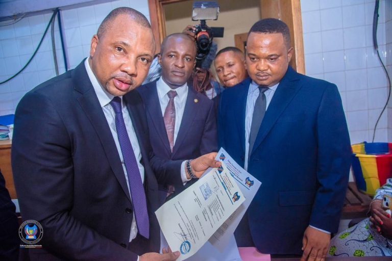 RDC : Le député national Mandefu accule la ministre sur une gestion jugée opaque de l&rsquo;ESURSI