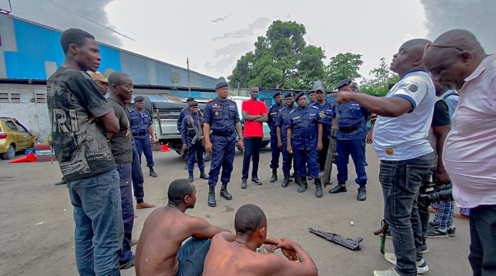 Kinshasa : Scandale au sein de la police, trois agents arrêtés aux côtés de braqueurs