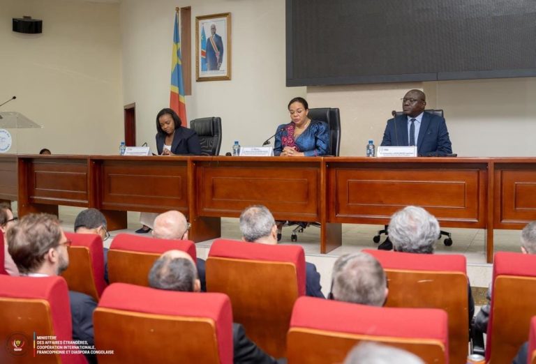 RDC : Thérèse Kayikwamba échange avec le corps diplomatique sur la crise sécuritaire à l’Est
