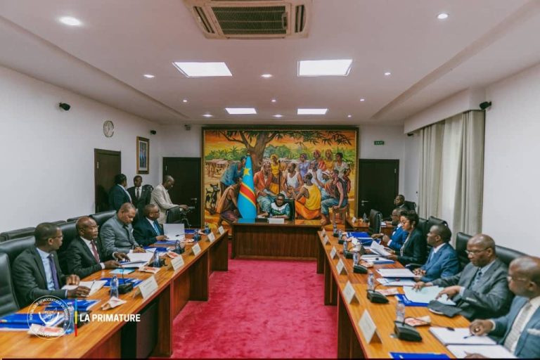 RDC : Le gouvernement veut rétablir le paiement régulier des salaires des agents de l’État