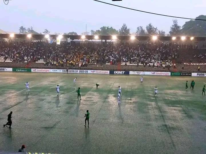 Coupe de la Confédération : Maniema Union s’impose 2-1 face à l’USM Alger et prend une option