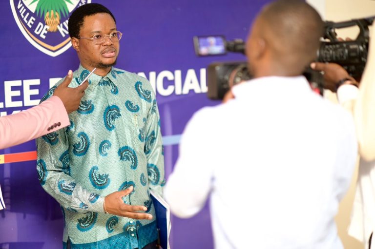 Kinshasa : Jared Phanzu propose une réforme de la publicité extérieure pour encadrer les panneaux publicitaires