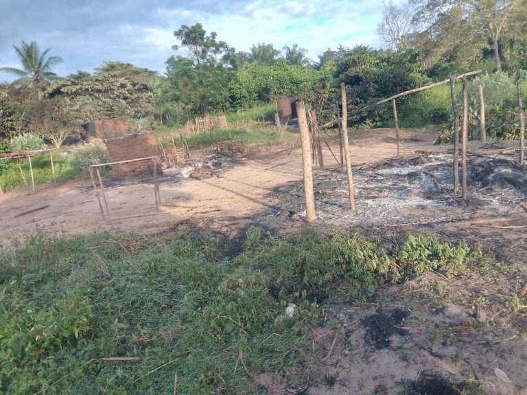 Kasaï-Oriental : une rixe entre deux familles fait un mort, plusieurs blessés et des maisons incendiées à Mbuji-Mayi