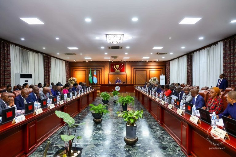 Kinshasa : le gouvernement balaie les rumeurs d’enlèvements et appelle au sang-froid