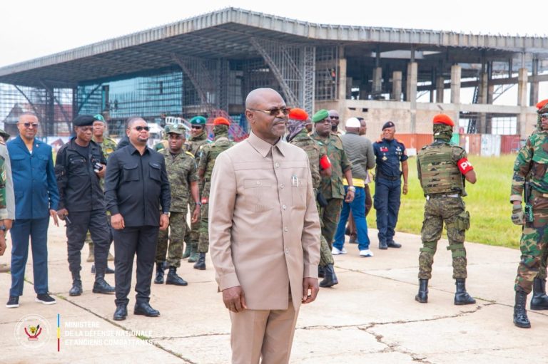 Kananga : 295 élèves-officiers prêtent serment en présence de Guy Kabombo