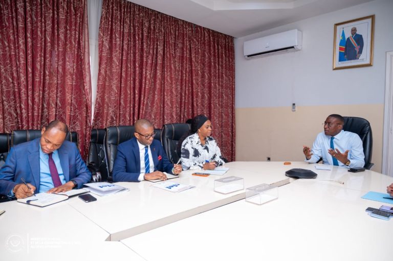 Sud-Ubangi : Guylain Nyembo annonce la relance des travaux du PDL-145T à Budjala