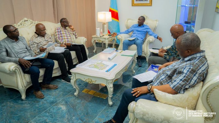 Kinshasa : Le gouvernement lance une intervention urgente sur les axes routiers prioritaires