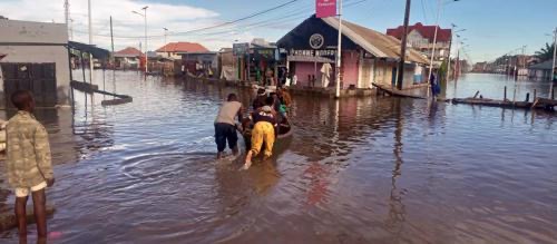 Tanganyika : Kalemie sous les eaux après le débordement de la rivière Lukuga